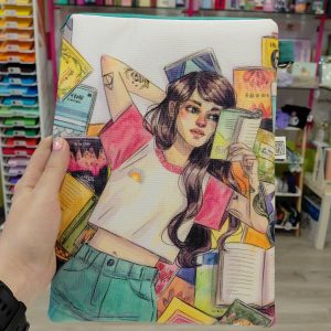 Funda de libro Esther Gili - Chica con revistas 20x28cm